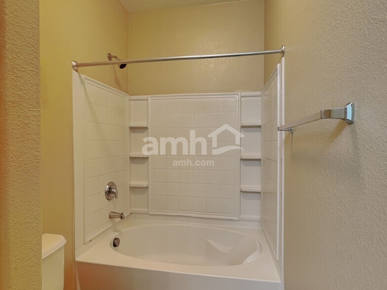 Building Photo - 2435 W Waterway Pl