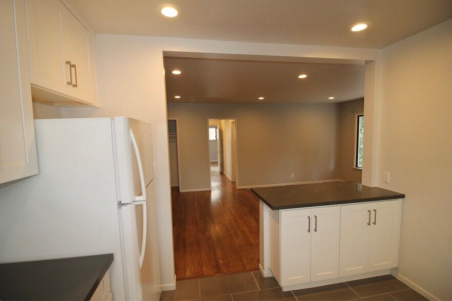 Building Photo - 5055 Laurel Canyon Blvd