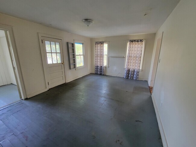 Building Photo - 5 Lucerne Cir