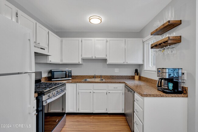 Building Photo - 8 Fern Ct