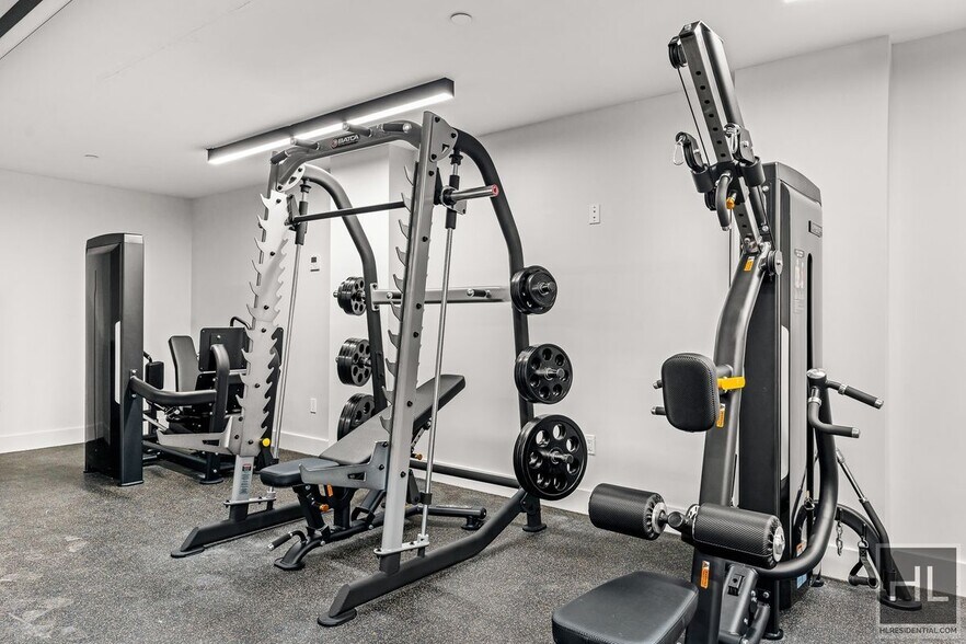 Building Photo - BRUCKNER BOULEVARD