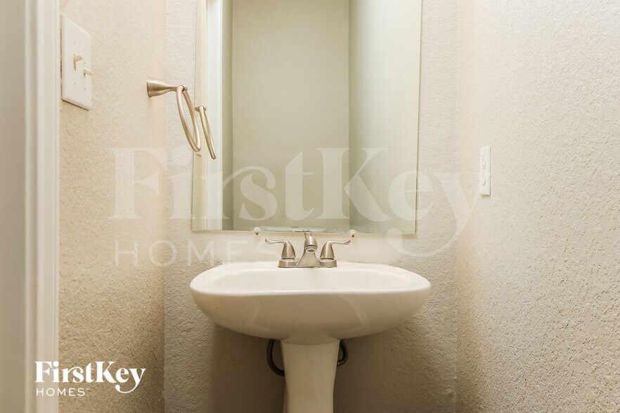 Building Photo - 10934 Moonlit Canyon