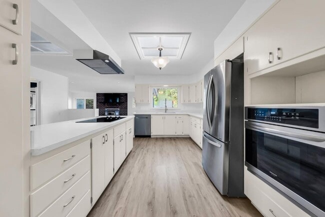 Building Photo - 280 Angelita Ave