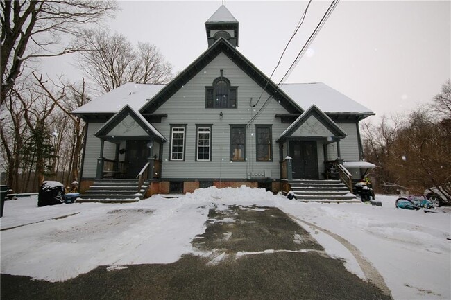 Building Photo - 3 Sandhill Rd