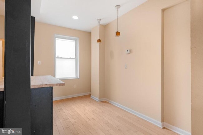 Building Photo - 1123 W Lombard St