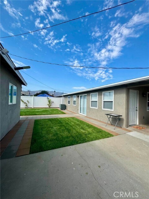 Building Photo - 1065 S Prospero Dr