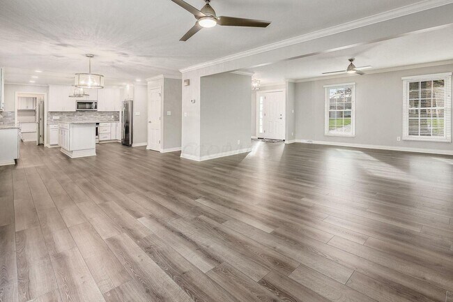 Building Photo - 1350 Marlyn Dr