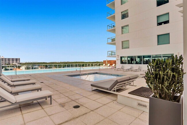 Building Photo - 400 Sunny Isles Blvd
