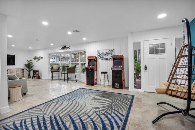 Building Photo - 31 Lands End Ln