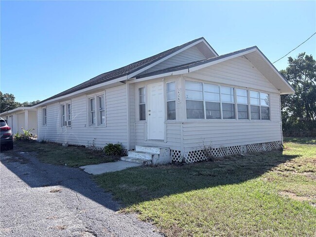 Primary Photo - 2320 Crest Dr