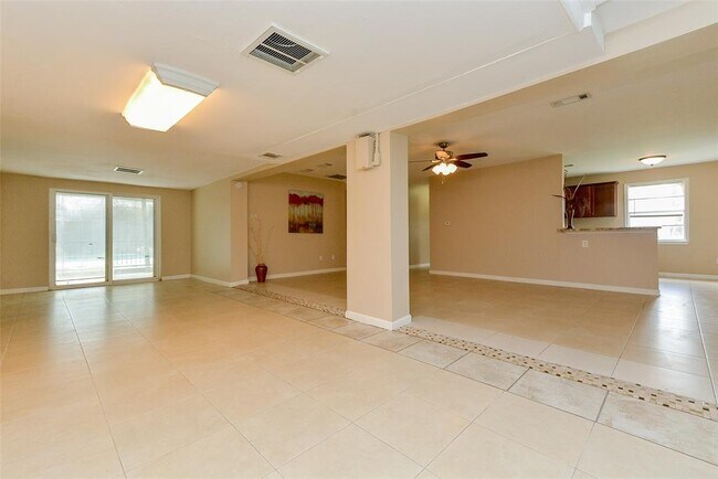 Building Photo - 16326 Cypress Bend Dr