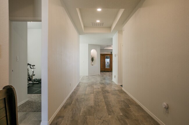 Building Photo - 2039 Lobo Trot Ct SE