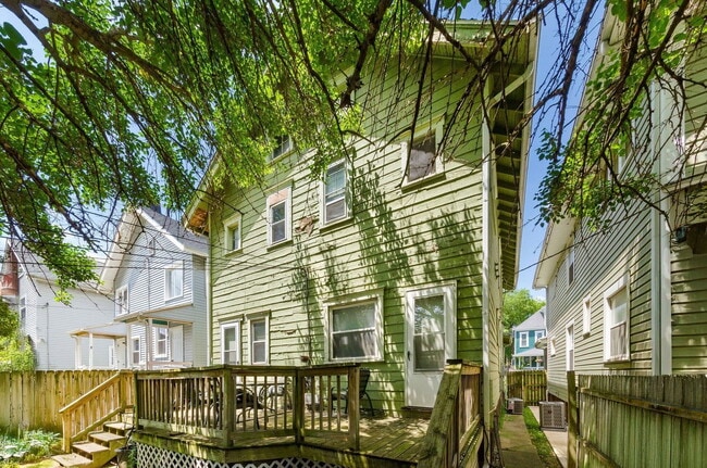 Building Photo - 1446 Hamlet St