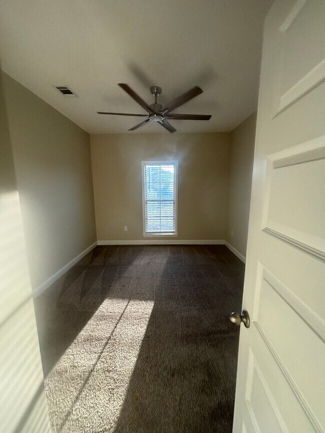 Building Photo - Home in Knights Landing