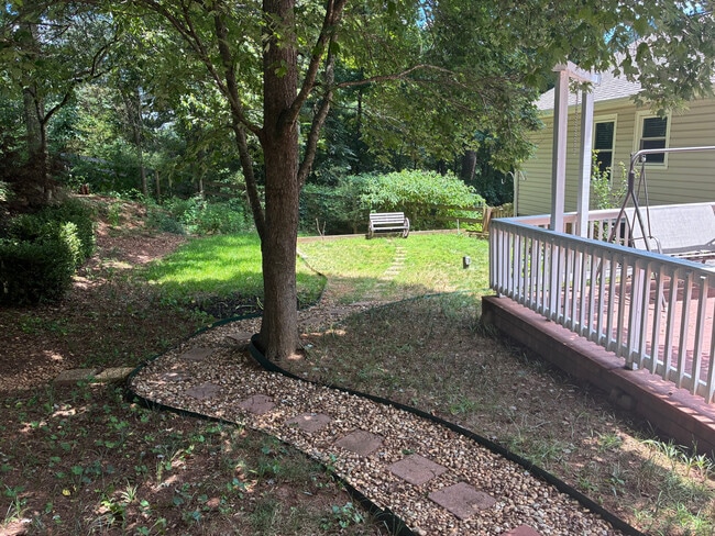 Building Photo - Room in House on Karl Ct