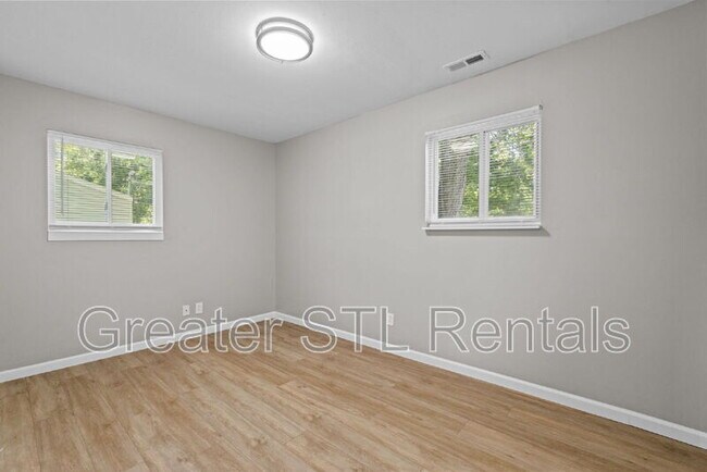 Building Photo - 1412 E Pitman Ave
