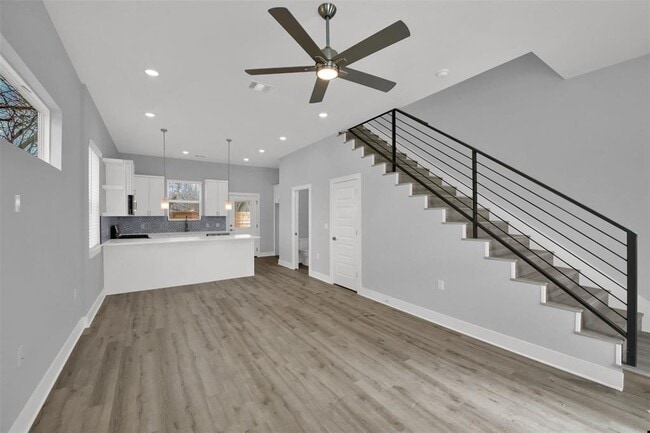 Building Photo - 1104 Begonia Terrace