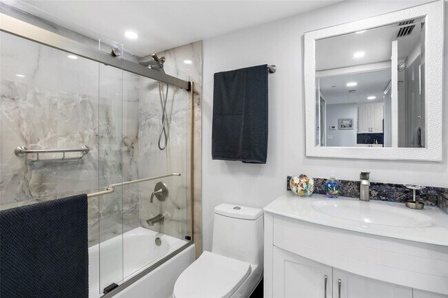 Building Photo - 5167 N Hwy A1A