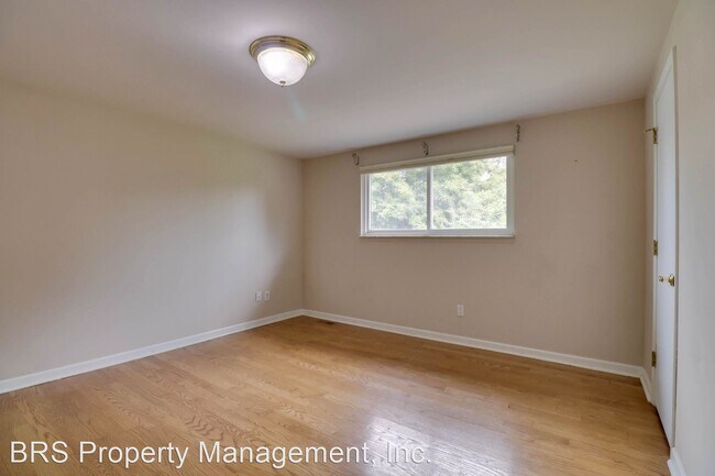 Building Photo - 5 br, 2.5 bath House - 1681 Glen Meadow Lane