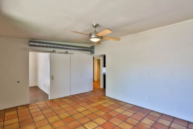 Building Photo - 3 Bedroom + den with pool