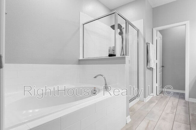 Building Photo - 323 Rustic Loop