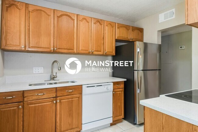 Building Photo - 4 Bedroom Pet-Friendly Home in Jacksonville, FL with Main Street Renewal