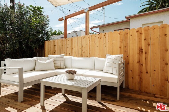 Building Photo - 784 Elmira St