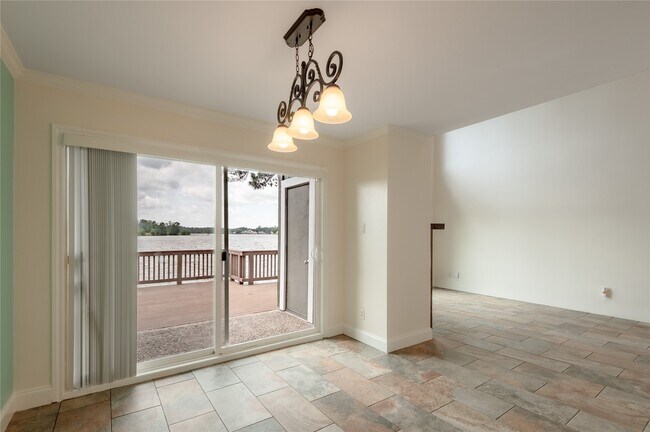 Building Photo - 208 Waters Edge