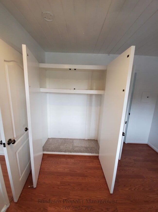 Building Photo - 104 Kent St