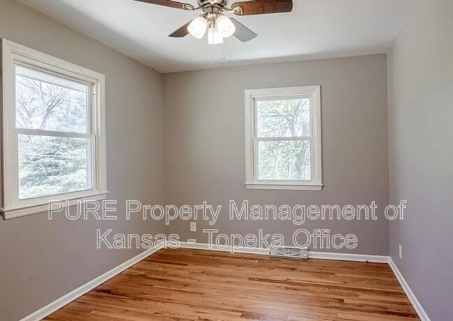 Building Photo - 9917 Flora Ave