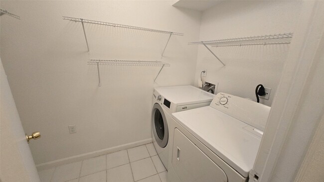 Building Photo - 7400 Bellerive Dr