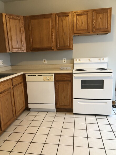 Building Photo - 102 Parade St