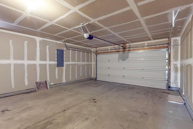 Building Photo - 1131 Desert Sunflower Dr NE