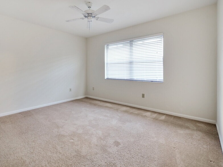 Building Photo - 14465 Larkspur Ln