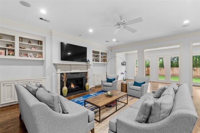Building Photo - 6404 Community Dr