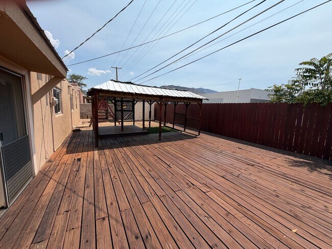 Building Photo - Cozy 4 Bedroom 2 Bathroom Home In The NE!