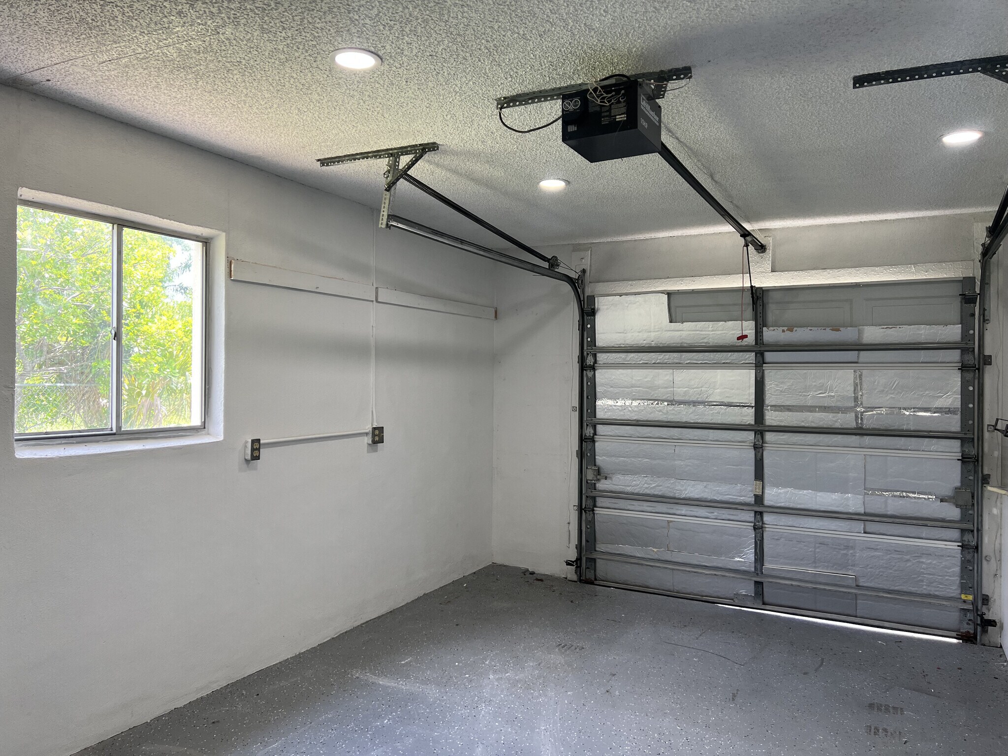 Building Photo - 1135 Southdale Rd
