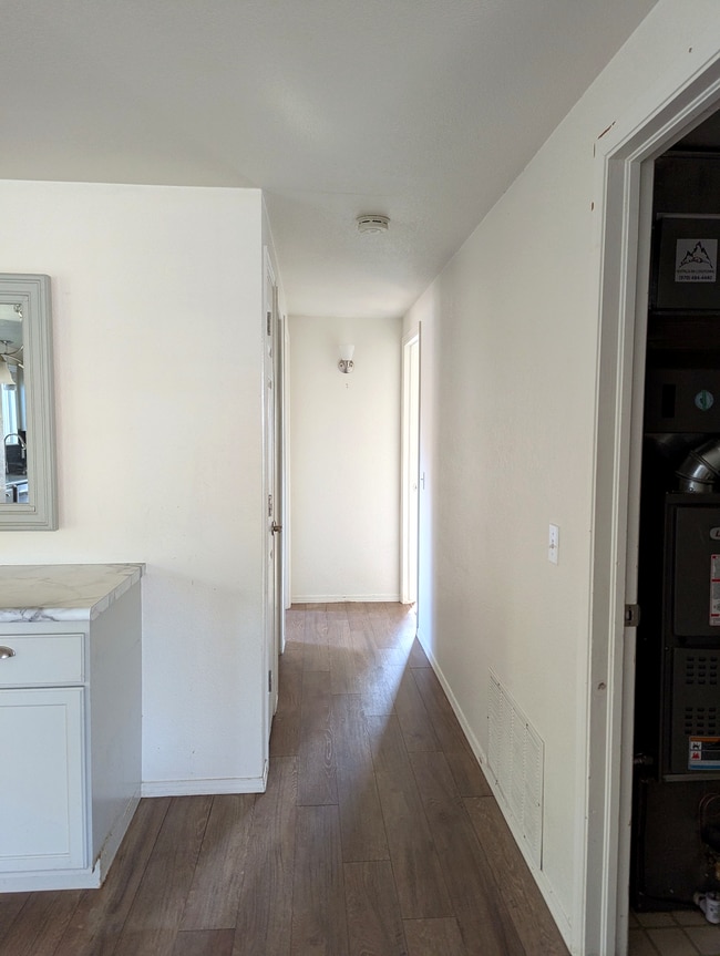 Building Photo - 2049 Kent Ct