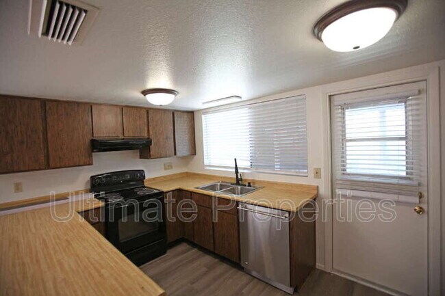 Building Photo - 5339 W Sunnyside Dr