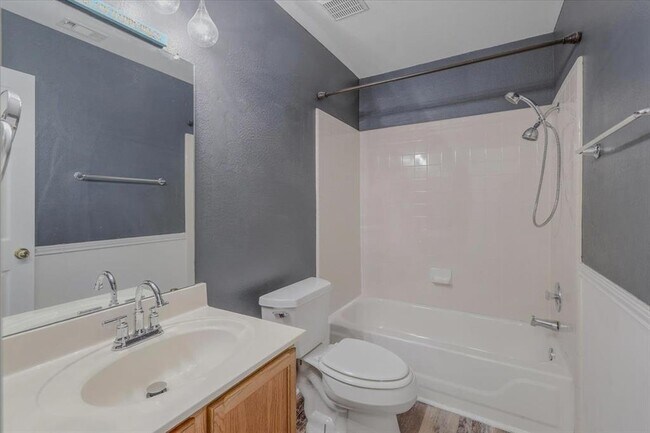 Building Photo - 1718 Lloydminister Way