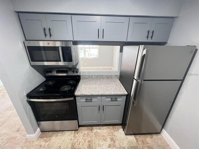 Building Photo - 9205 Tudor Dr