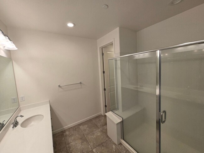 Building Photo - Beautiful 2 Bedroom 2 Bath Townhome in Dublin
