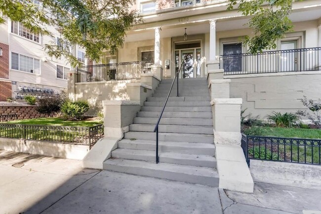 Building Photo - Adorable Studio in 1909 Building! Heart of...