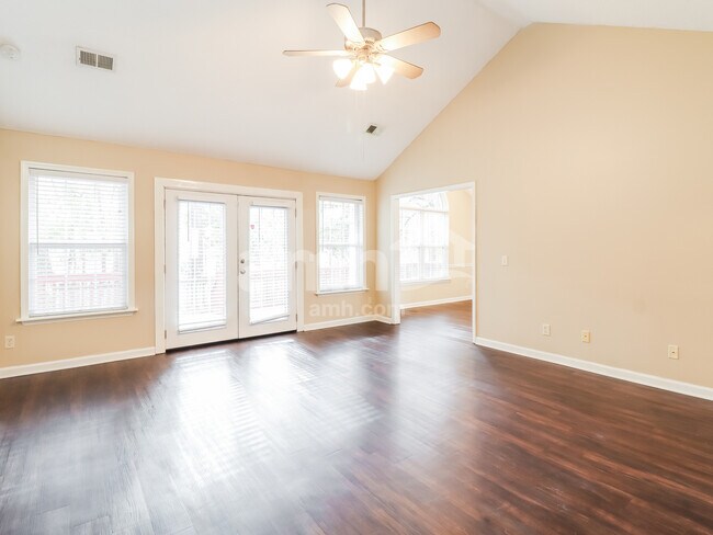 Building Photo - 44 Westminister Pl