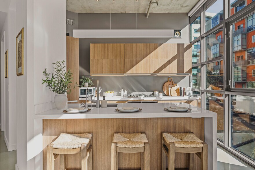 Building Photo - 1050 Island Ave