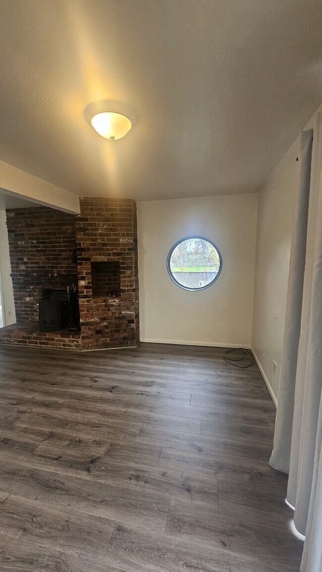 Building Photo - 2375 North Ave