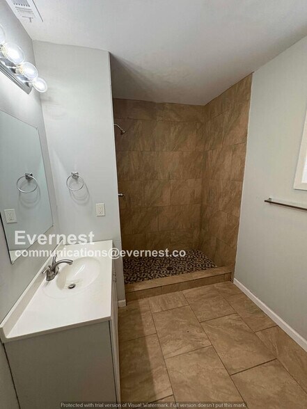 Building Photo - 193 W Canterbury Dr