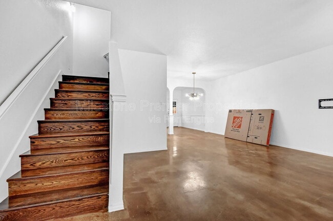 Building Photo - 207 Starr St