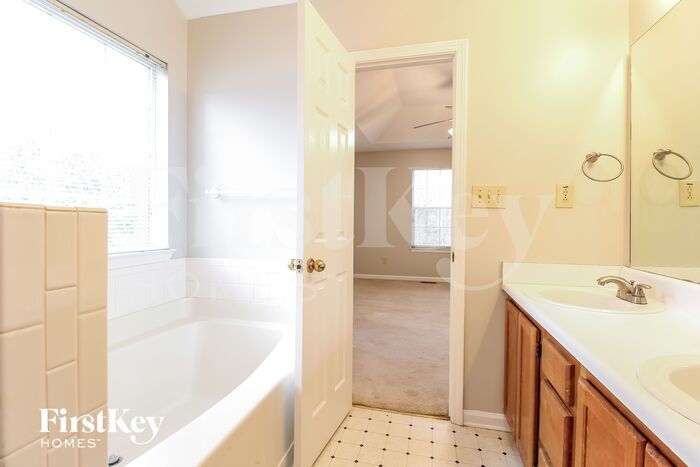 Building Photo - 11200 Tara Glynn Dr