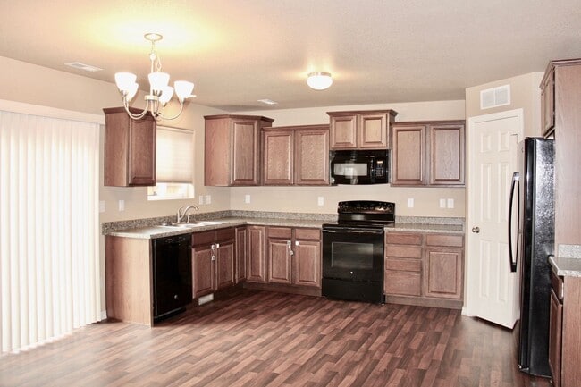 Building Photo - Well Cared For 3 bed/2.5 Bath Home in Security - Widefield